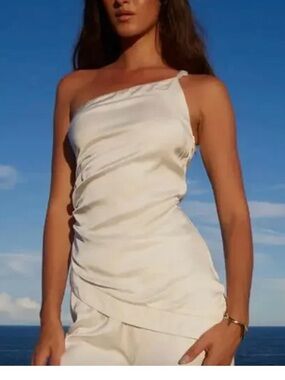 SNDYS White One-Shoulder Satin Blouse